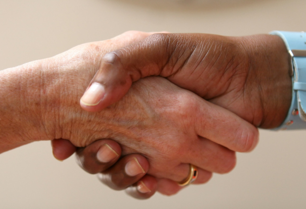 Vertrauensvoll die Hand reichen Vertrauensvoll die Hand reichen